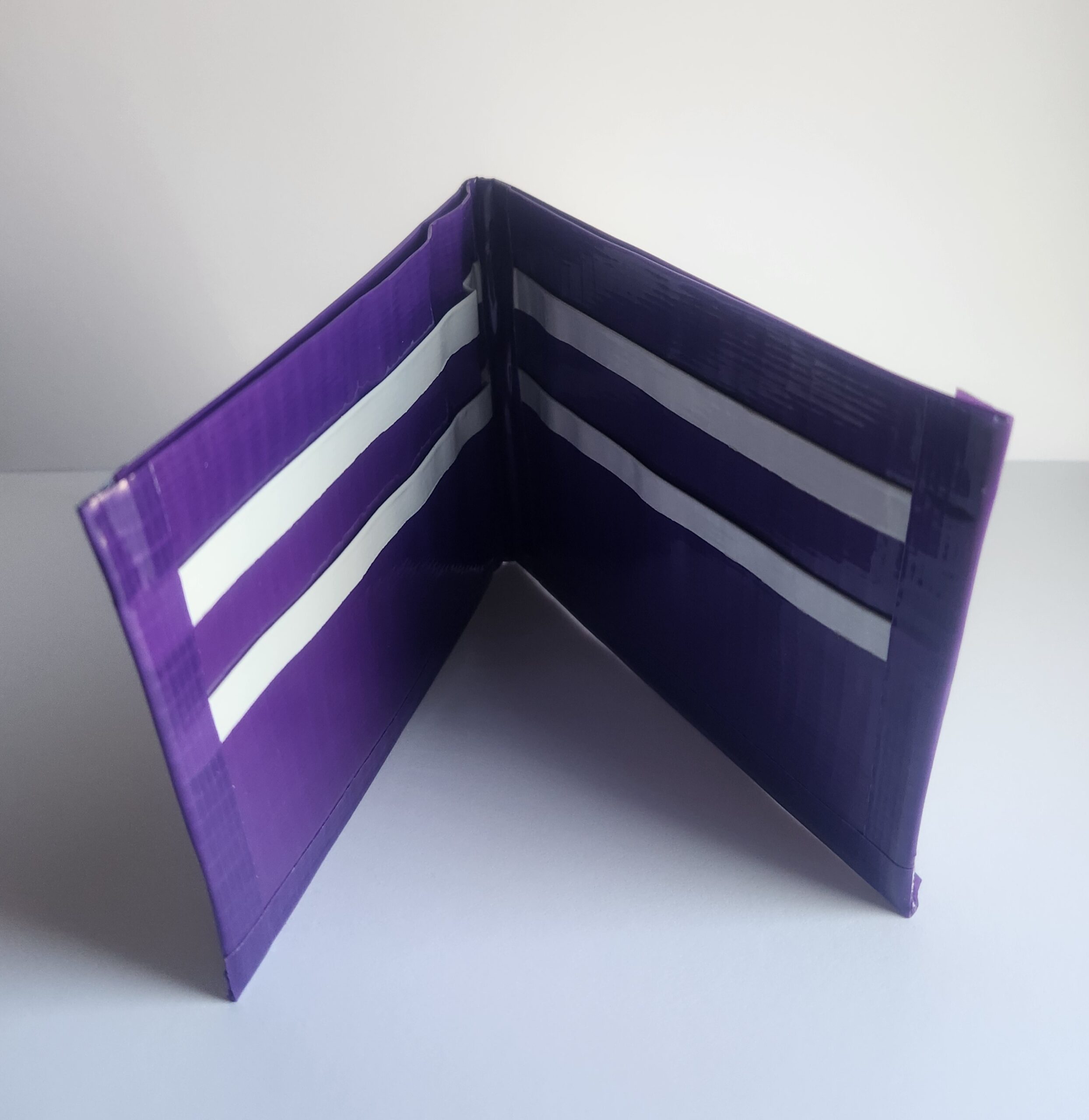 LSU Tigers Louisiana State University NCAA Bi-Fold Duct Tape Wallet - Image 4