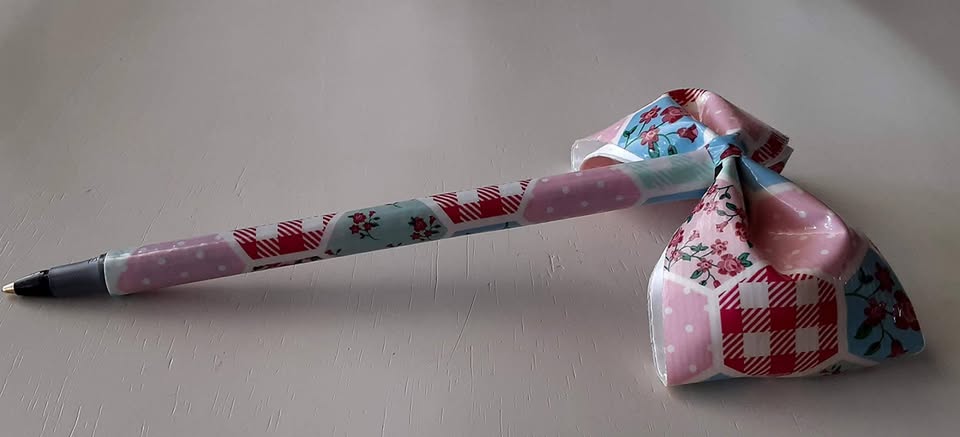 Prairie Patchwork Hexagon Duct Tape Bow Pen - Image 4
