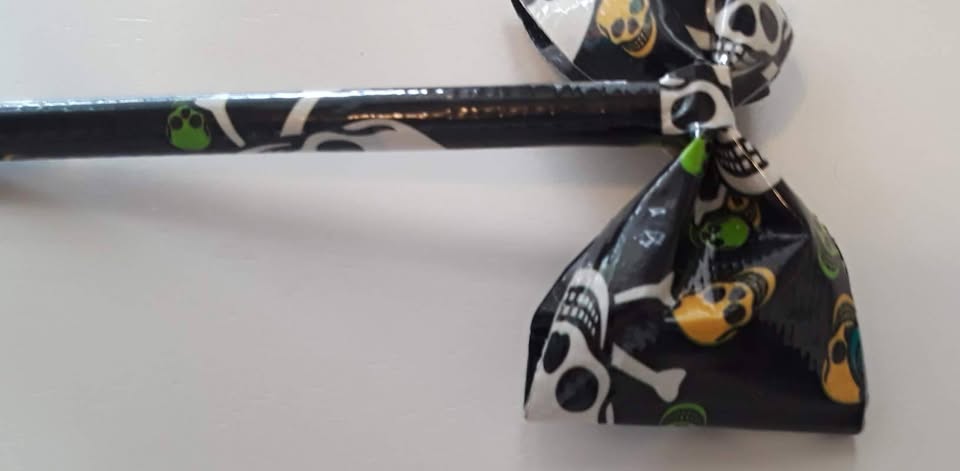 Skulls Duct Tape Bow Pen - Image 4